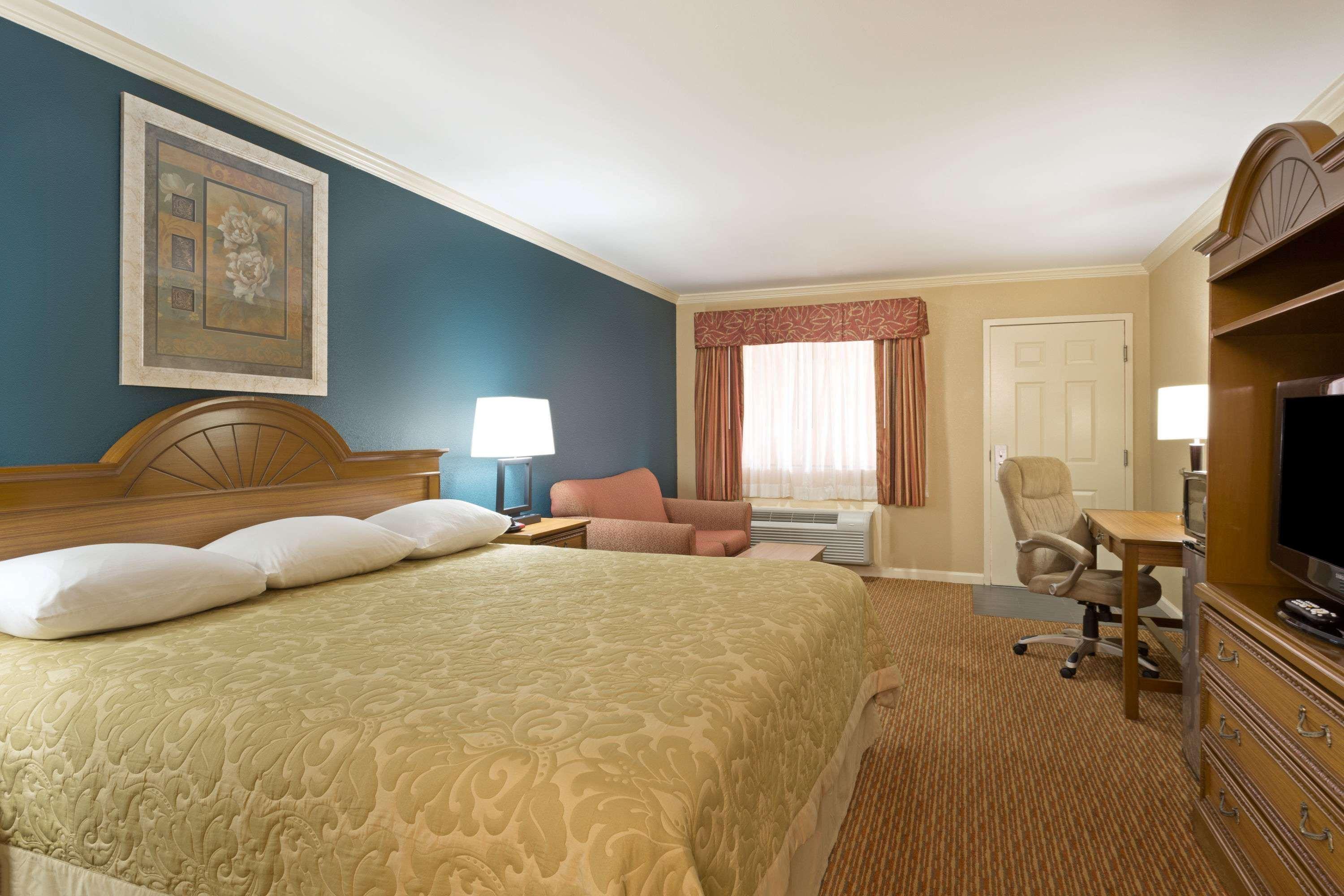 Super 8 By Wyndham Covington Hotel Exterior photo